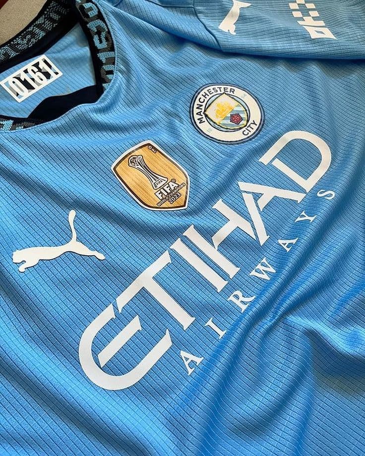 This is a Manchester City football jersey. - image 4
